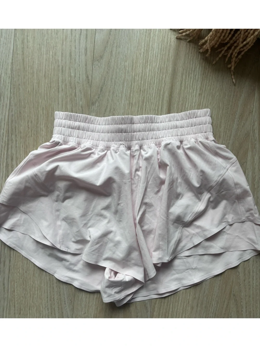 Lululemon Pink pearl hotty hot shorts 2.5 inch